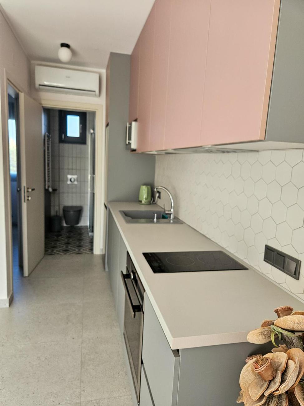 Serenade Apartment *